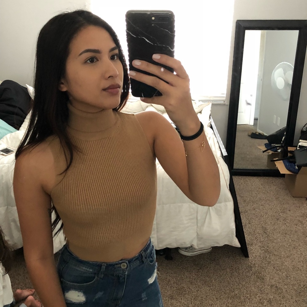 Turtle neck crop top